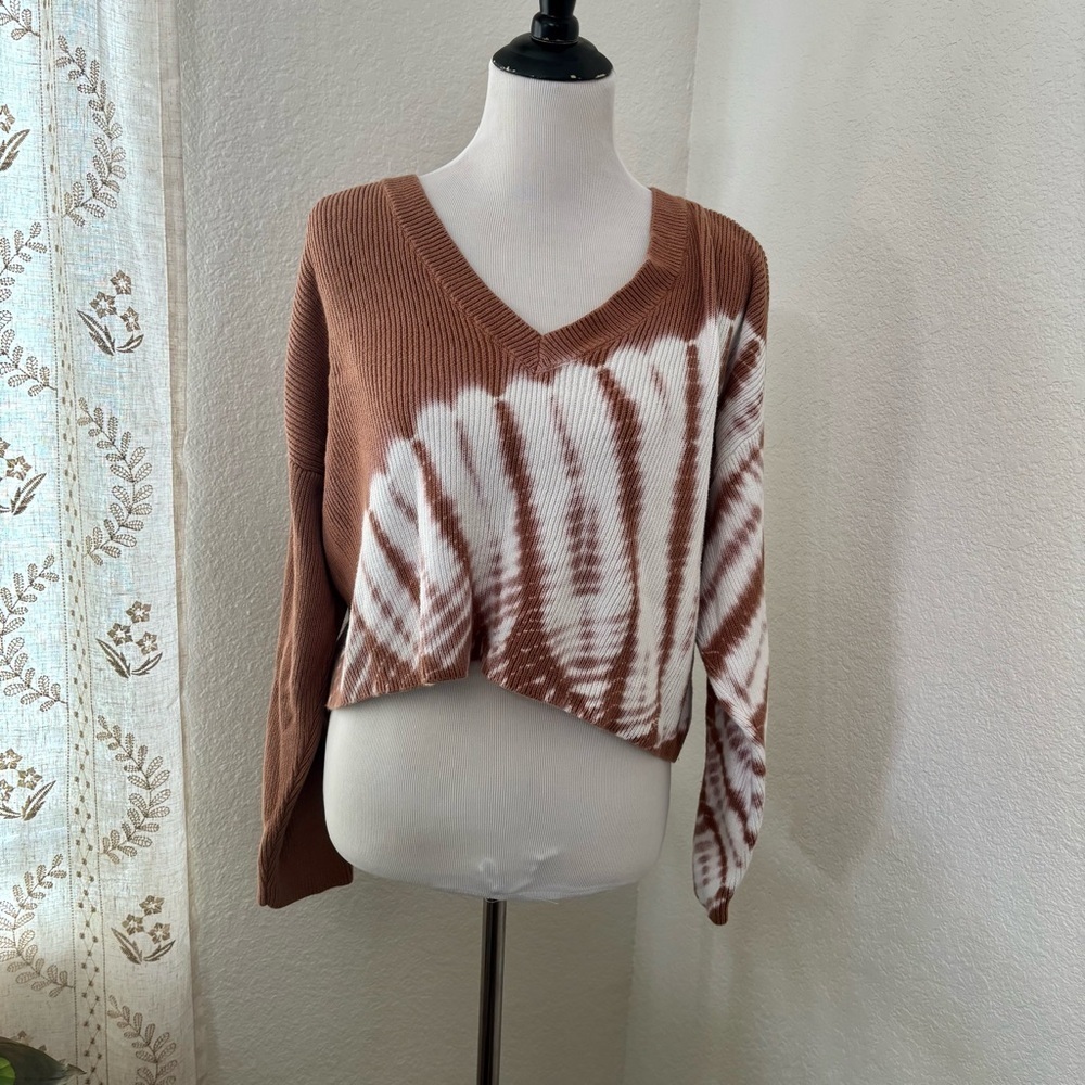 La‎ Hearts Brown and White V-Neck Sweater
